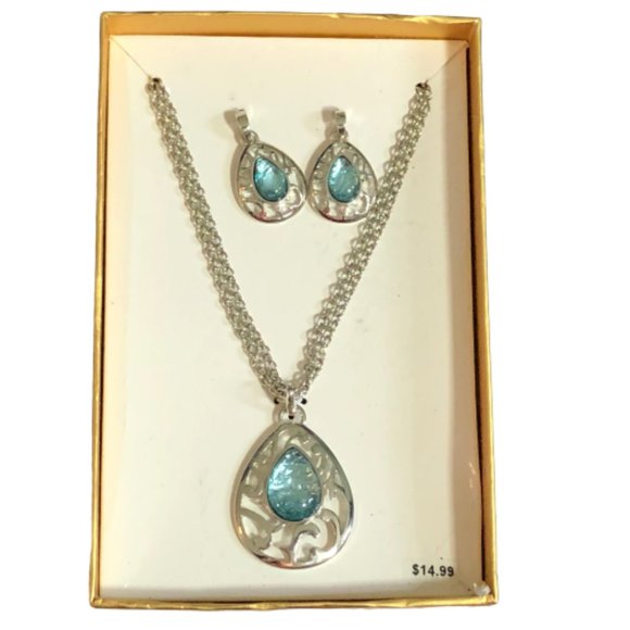 Jewelry - Necklace & Matching Earrings Set